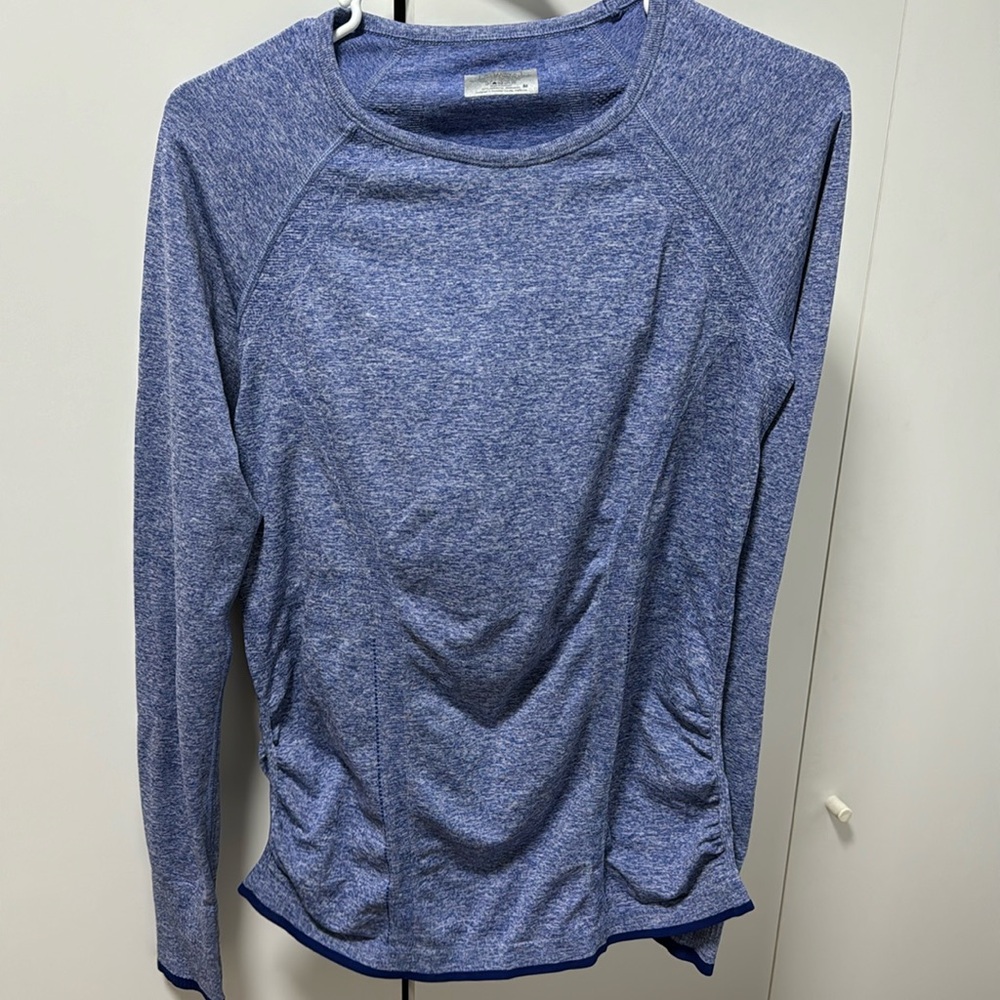 Athleta size medium long sleeve workout shirt